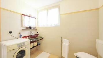 Family Villa, Multiple Bedrooms, 2 Bathrooms, Lakeside (Villa L'Approdo) | Bathroom | Combined shower/bathtub, rainfall showerhead, free toiletries
