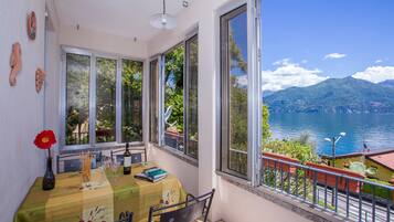 Familjelägenhet - flera sovrum - vid sjön (Nobiallo Fronte Lago) | Terrass/Patio