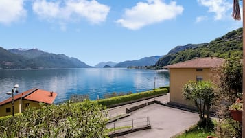 Familieleilighet, flere soverom, ved innsjø (Nobiallo Fronte Lago) | Eksteriør