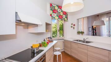 Family Apartment, Multiple Bedrooms, Lakeside (Nobiallo Fronte Lago) | Private kitchen | Full-size fridge, microwave, oven, stovetop