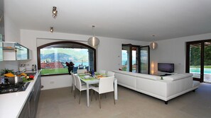 Family Villa, Multiple Bedrooms, 2 Bathrooms, Mountainside (Villa Serena) | Dining room - Villa Serena (Plesio)