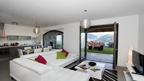 Family Villa, Multiple Bedrooms, 2 Bathrooms, Mountainside (Villa Serena) | Living room | Flat-screen TV - Villa Serena (Plesio)