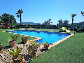 Outdoor pool - Villa Tropics. Ideal for families, young people, athletes ... pets are allowed (Lloret de Mar)
