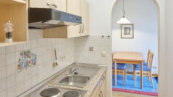 Family Condo | Private kitchen | Full-sized fridge, oven, stovetop, coffee/tea maker