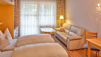 Standard Room | Living area | 50-cm flat-screen TV with cable channels, TV
