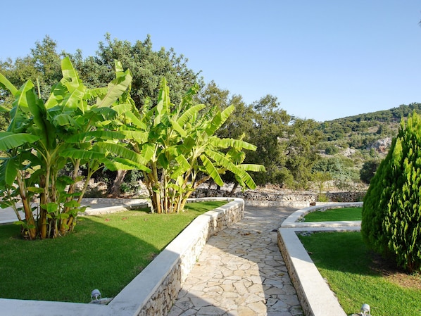 Property grounds - Villa Galania (Armeni)