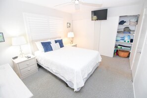 1 bedroom, free WiFi, bed sheets - Oceanfront, Coastal Getaway along NSB No-Drive Beach (New Smyrna Beach)