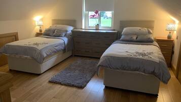 2 Schlafzimmer, Bügeleisen/Bügelbrett, Reisekinderbett, kostenloses WLAN