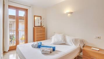 2 slaapkamers, een strijkplank/strijkijzer, gratis wifi, beddengoed