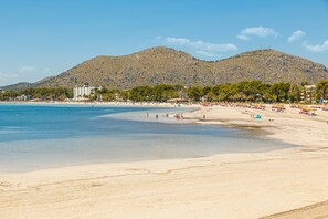 Beach nearby - Holiday Home Can Jaume with Sea View, Wi-Fi, A/C & Balcony (Puerto de Alcudia)