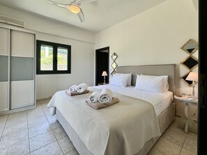 3 bedrooms, in-room safe, iron/ironing board, bed sheets