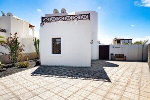 Exterior - Villa Mabel with Mountain View, Wi-Fi, Garden, Pool, Jacuzzi & Terraces; Parking Available (Playa Blanca)