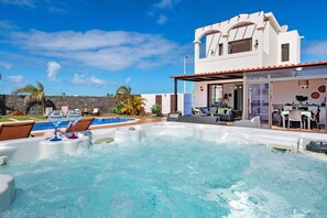 Outdoor dining - Villa Mabel with Mountain View, Wi-Fi, Garden, Pool, Jacuzzi & Terraces; Parking Available (Playa Blanca)