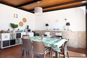 Dining - Villa Mabel with Mountain View, Wi-Fi, Garden, Pool, Jacuzzi & Terraces; Parking Available (Playa Blanca)