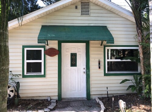 Little Casita with Private Access to Pool Near Downtown