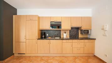 Kühlschrank, Ofen, Herdplatte, Geschirrspüler