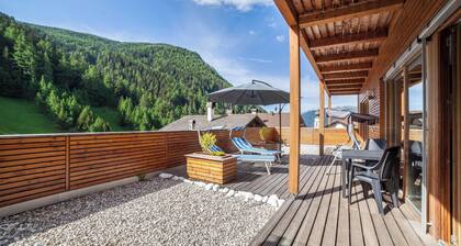 Charming Apartment “Ferienwohnung Terrasse” with Mountain View & Terrace; Parking Available