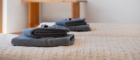 2 bedrooms, WiFi (free), bed sheets