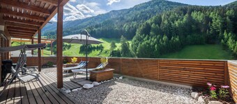 Charmante "Ferienwohnung Terrasse" mit Bergblick und Terrasse; Parkplätze vorhanden