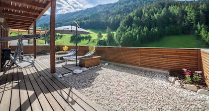 Charming Apartment “Ferienwohnung Terrasse” with Mountain View & Terrace; Parking Available