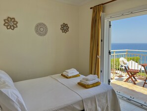 2 bedrooms, in-room safe, iron/ironing board, bed sheets