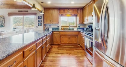 Spacious & bright home with spectacular views - fireplace, deck & game room