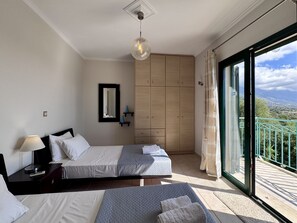 2 bedrooms, in-room safe, iron/ironing board, bed sheets