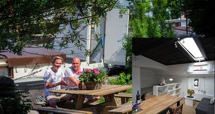 Cosy houseboat studio in the old city center