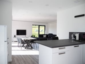 Fridge, microwave, oven, stovetop - Vacation apartment Vogt 2, with large balcony (Burgwald)
