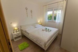 4 bedrooms, in-room safe, iron/ironing board, WiFi