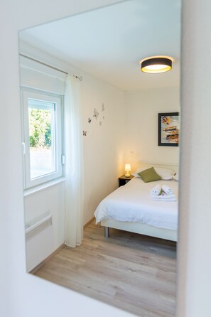 4 bedrooms, in-room safe, iron/ironing board, WiFi