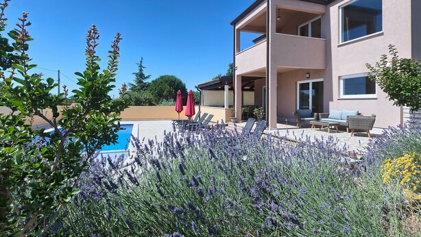 A modern two-story building with a balcony, a pool, and outdoor seating. - Villa Pascal (Peruški)