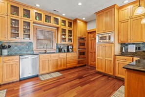Fridge, microwave, oven, stovetop - Sound Life 5 Bedroom Vacation Home, Soundfront Views with Pool Access! (Poplar Branch)