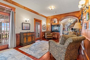 Interior - Sound Life 5 Bedroom Vacation Home, Soundfront Views with Pool Access! (Poplar Branch)