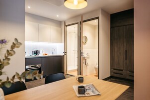 Premium bedding, in-room safe, laptop workspace, blackout curtains