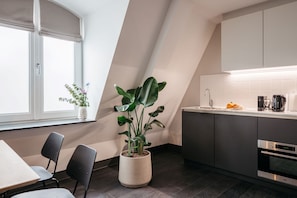 Premium bedding, in-room safe, laptop workspace, blackout drapes - YAYS The Hague Willemspark by Numa (The Hague)