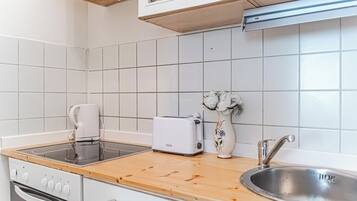 Apartment | Eigene Küche | Großer Kühlschrank, Mikrowelle, Ofen, Herdplatte