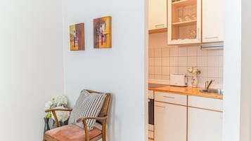 Apartment | Eigene Küche | Großer Kühlschrank, Mikrowelle, Ofen, Herdplatte