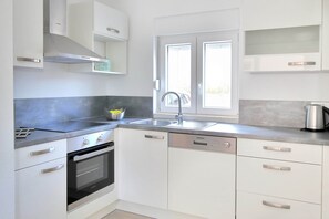 Superior Apartment | Private kitchen | Full-size fridge, microwave, oven, stovetop - Bacan Family Apartments (Konavle)