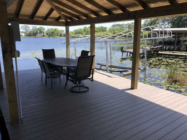 Outdoor dining - Edgewater lake house Sanford/Orlando near SFB (Sanford)