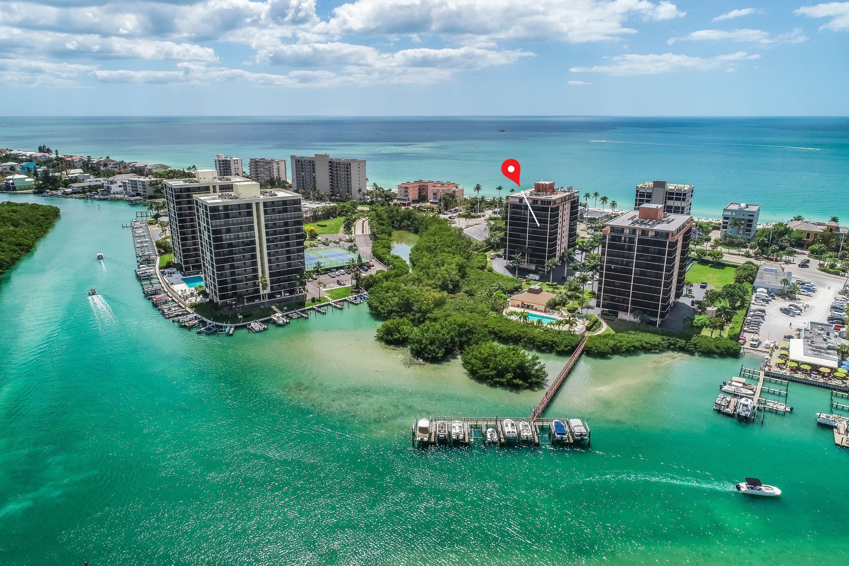 OCEAN - amazing oceanview condo, fully equipped, private beach, pool