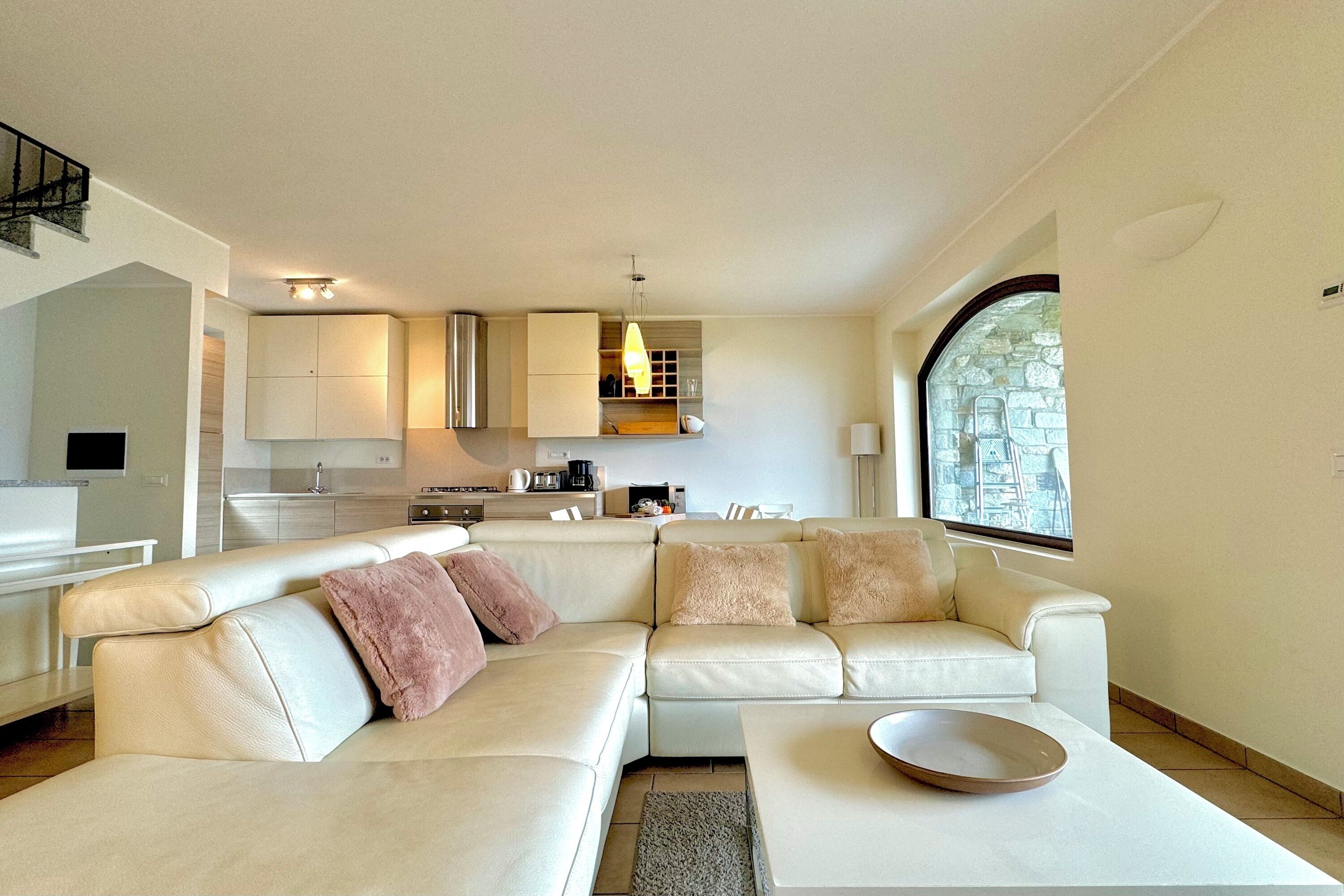 家庭別墅, 多間臥室, 2 間浴室, 山旁 (Villa Aurelia) | 客廳 | 32 吋平面電視連衛星電視頻道、電視、壁爐