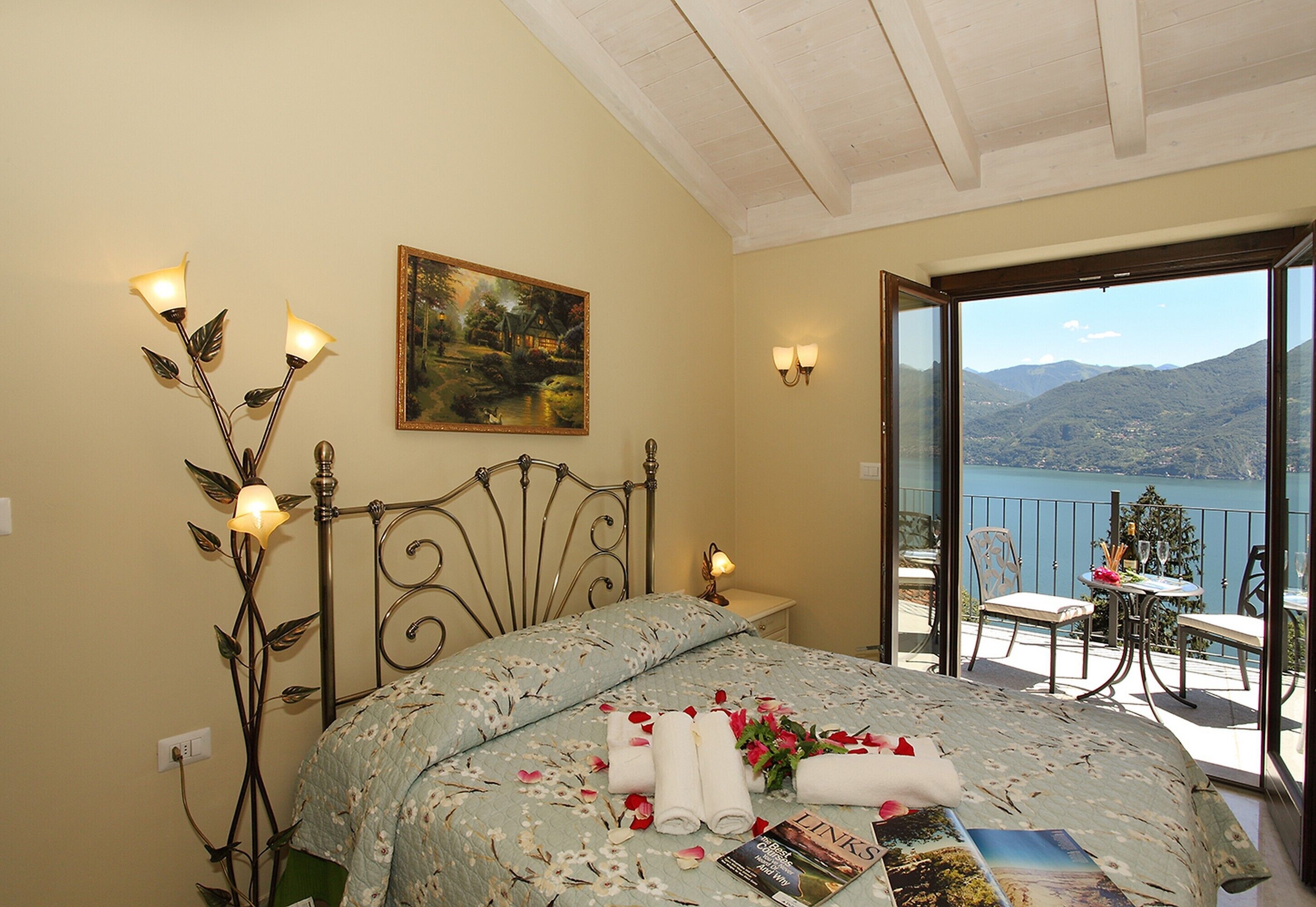 Familie villa, meerdere slaapkamers, uitzicht op gebergte (Le Petit Palais Villa) | 3 slaapkamers, een strijkplank/strijkijzer, wifi, beddengoed