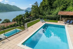 Sesongbasert utendørsbasseng