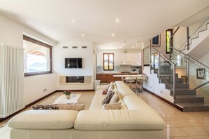 Family Villa, Multiple Bedrooms, Mountainside (Villa Lumbini) | Living area | 32-inch flat-screen TV with satellite channels, TV, fireplace - Le Petit Palais Villa (Menaggio)