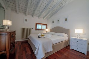 Villa, 3 Schlafzimmer, eigener Pool, Seeseite