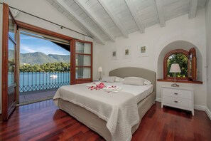 Villa, 3 chambres, piscine privée, au bord du lac | Vue de la chambre