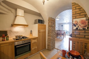 Family Townhome, 3 Bedrooms, 2 Bathrooms, Lakeside (Nobiallo Fantastico) | Private kitchen