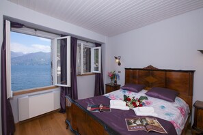 3 bedrooms, iron/ironing board, free Internet, bed sheets