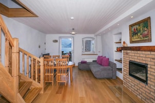 Family Townhome, 3 Bedrooms, 2 Bathrooms, Lakeside (Nobiallo Fantastico) | Living area